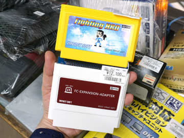 FCゲームの機能拡張アダプタが店頭入荷、Fighting HRDなどに対応