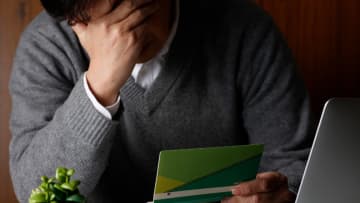 実家が太いから大丈夫…〈年金19万円〉高を括った68歳夫婦→銀行からの“衝撃宣告”で、老後破産寸前。断末魔のあがき「老人ホームの母の命が尽きるのをひたすら待つ」【FPが解説】