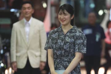 愛子さまは「想像を絶するお話」と述べられ…上皇ご夫妻の“火炎瓶事件”から70年、皇室に受け継がれる「沖縄に心を」のお気持ち