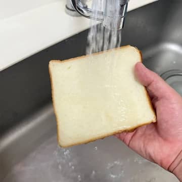 【食パンはそのまま焼かないで！】あることをするだけで焼きたてのパンみたいな食感になるスゴい裏技