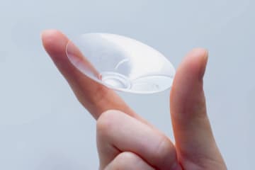 “超薄板ガラス振動板”搭載スピーカーとイヤフォン、OTOTEN 2025で体験可能