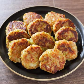 少ない肉でも食べ応えばっちり！「かさ増しつくね」の作り方