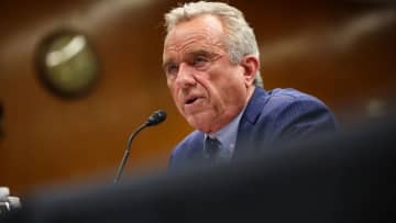 ケネディ米保健福祉省長官、ワクチン諮問委員１７人全員解任　「利益相反ある」