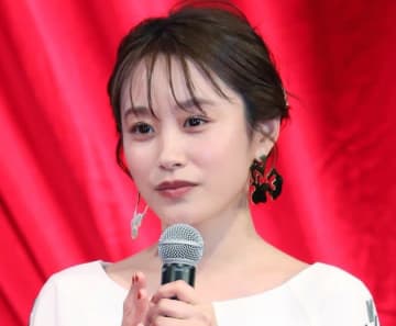 元モー娘。高橋愛、矢口真里らアイドルの先輩後輩たちとの共演オフショットに反響