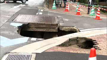 福岡市中心部で道路陥没…約1.5m四方の範囲で陥没　現場は天神に近い国体道路沿い
