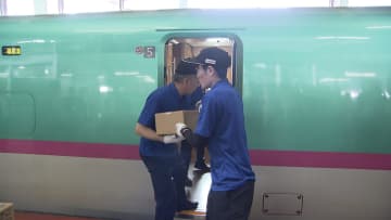 備蓄米を東北新幹線で輸送…古古米5kg100袋を東京駅で販売　JR東日本「はこビュン」を利用