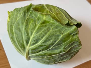 そのまま保存しないで！「キャベツ」が長持ちする保存テクを八百屋が直伝！