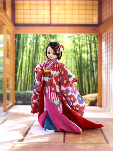 リカちゃんが着物を纏った大人スタイルで登場！ 「プレミアムリカ Kimono 和椿」6月10日予約開始