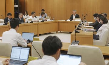 知事減給採決見送り、委員会決定　兵庫県議会、継続審議に