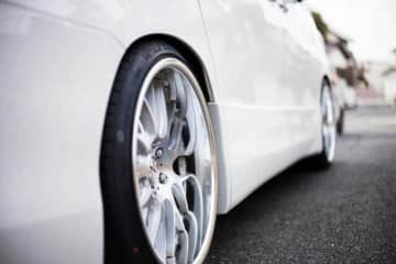 車高を下げた「ローダウン」のクルマ　やりすぎると車検に通らない