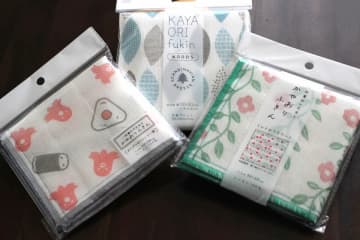 レトロ柄がかわいい♪吸水性◎なセリア「かやおりふきん」