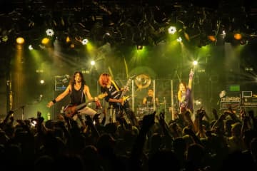 【ライブレポート】Mardelas、10周年ライブ＜Explosion Into The Next Decade＞開催。初のベスト盤発売の発表も