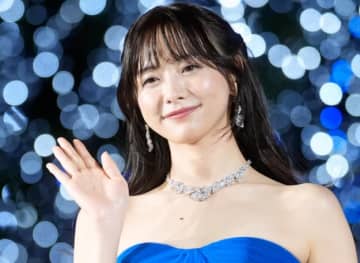 森香澄、仕事合間のメガネ姿を公開→「アラレちゃん」「最上級にめっちゃかわいい」とファン悶絶