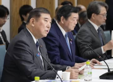 特区の特例20件、全国利用検討　首相「制度運用を抜本強化」