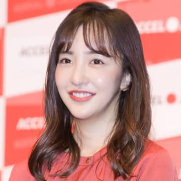 板野友美「めっちゃ綺麗に」お気に入りのファンデーションブラシを紹介