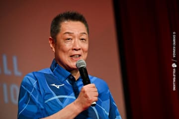 VNLのレジェンドシートに前女子日本代表監督の眞鍋政義さんが参加！