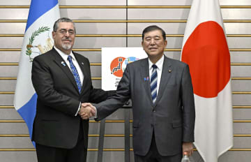 日本とグアテマラ、関係格上げ　首脳一致、中国にらみ連携