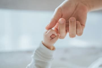 東京都が「合計特殊出生率」を0.96と発表。あわせて少子化にまつわる様々なデータを公表