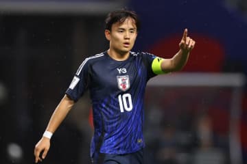 【日本代表】久保建英が語るキャプテンマークの“重み”。「キャプテンキャラではないと言いつつ、巻いたら巻いたで緊張して、ファーストタッチでミスっちゃいました。それぐらいの重みを感じました」