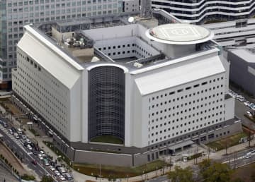 大阪で車炎上死亡運転手から薬物　国道で歩道柵に衝突、書類送検