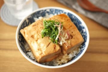 10分煮るだけ！高たんぱくで味しみ♪豆腐で作る簡単「とうめし」