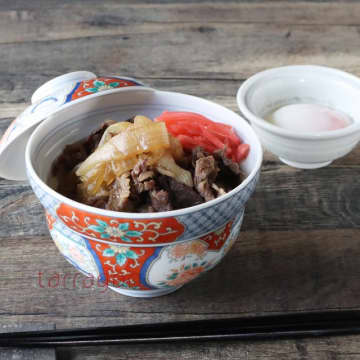 しっかり食べて元気に！ボリューム満点「ガッツリ丼」朝食レシピ3選