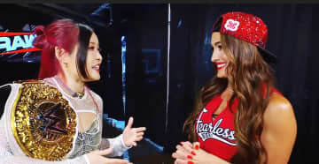 【ＷＷＥ】イヨ・スカイ　お騒がせの殿堂入り女子が接近？「世界王者のあなたをとても尊敬している」