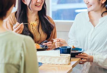 「なんか気まずい…」結婚・出産ラッシュの友人を前に、恋愛相談をする30歳独女の違和感とは