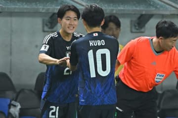 佐藤龍之介が告白「久保建英との交代秘話」。背番号10にかけられた“一言”とは？【日本代表】