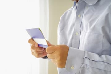 一人暮らしの65歳会社員です。貯金「1000万円」あれば”年金だけの生活”は成り立つのでしょうか？