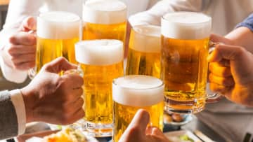 20代の6割が「ほぼノンアル」、飲み方にも多様性――Well-being時代の飲酒行動