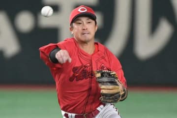 外野にもいた広島の“忍者守備”　ジャンプからの華麗な一回転は「空飛んでましたね」