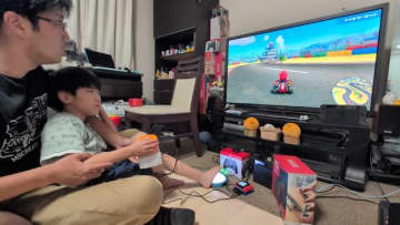 「手の不自由な息子が好きなマリオカートを一緒に遊びたい」スイッチ2コントローラーを改造して手以外でも操作可能にしたお父さん！
