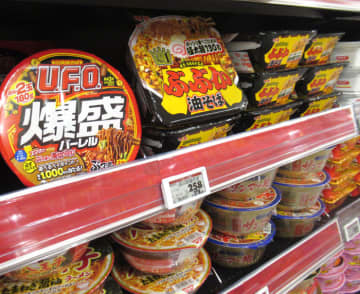 高価格帯カップ麺 「コスパだけじゃない」お得感と話題性でヒット続々