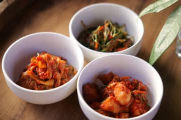 旬野菜で作る「うめちゃんの自然派キムチ」　「ストアーズ」で定期販売を開始　地元農家の農薬を使わない旬の野菜を使った自家製無添加キムチ