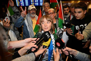 元〝環境少女〟グレタ・トゥンベリさんがスウェーデンに到着「イスラエルに誘拐された」