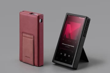 Astell&Kern、「PD10」専用のスタンド付リアルレザーケース。各色それぞれ異なる皮革を採用