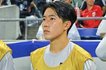 「やるなあ」記者団の笑いを誘った18歳の俊英。“日本代表の凄み”を肌で感じた瞬間【W杯アジア最終予選】