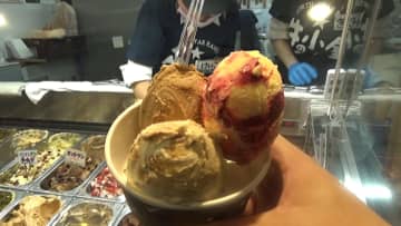 北海道で桜が咲くアイス店を発見！“唯一無二”を味わう『オモウマい店』