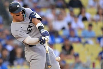 ジャッジが「ボールを完全に消し去った」　143m超速特大24号にMLB公式も驚愕、味方さえも呆然