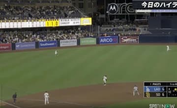 何やってんだよ！ パ軍外野手の守備が…“まさかの光景”「ありえない」「ウソだろ」ドジャースに決勝点を献上した“手痛いミス”