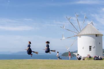 絶景！道の駅【18】空と海とオリーブと風車と。魔法のほうきで空も飛べる！？香川県「道の駅 小豆島オリーブ公園」