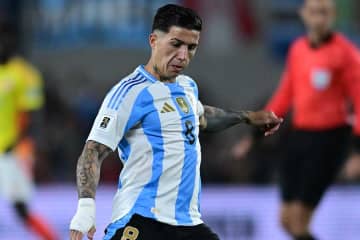 W杯予選で衝撃“一発”退場劇「信じられない」　アルゼンチン代表MFの顔面キックに海外騒然「なんてひどい」