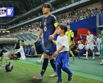 「久保キャプはないない」森保Jチームメイトのツッコミに10番が反論！「イケメソ」には満足？「ありがちょ！」