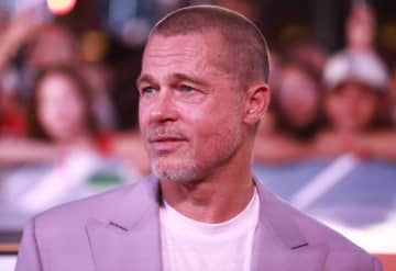 ブラッド・ピットが激変！丸刈りに