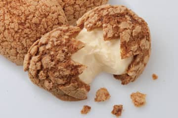 ビアードパパ“まるで恐竜の卵”シュークリーム、ハード食感のクッキー生地×たっぷりカスタードクリーム
