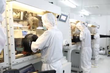 中国の研究チーム、ペロブスカイト薄膜量産技術の難題を克服