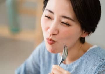 心臓病のリスクが…！？医師が教える「夜遅い時間の食事」が体に与える悪影響