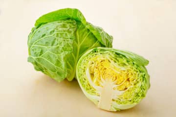 固いキャベツの芯を美味しく食べるコツ5選 食感を活かして一品プラス