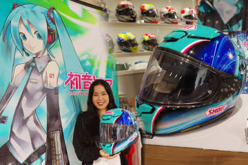 バイクは「ディーラー」、ウェアは「直営店」、ではヘルメットは…？SHOEIが考える新世代ヘルメットショールーム：『SHOEI Gallery』